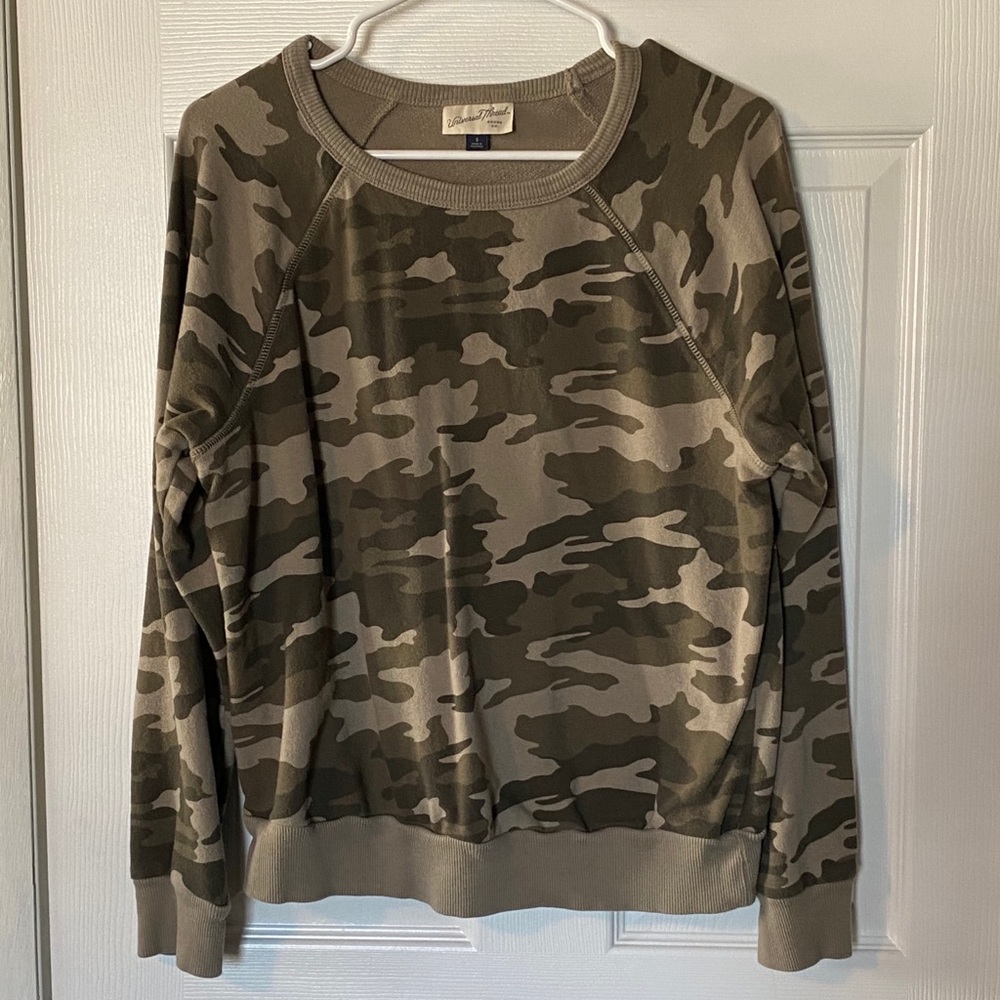 Universal Thread Camo Crewneck